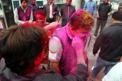 holi105